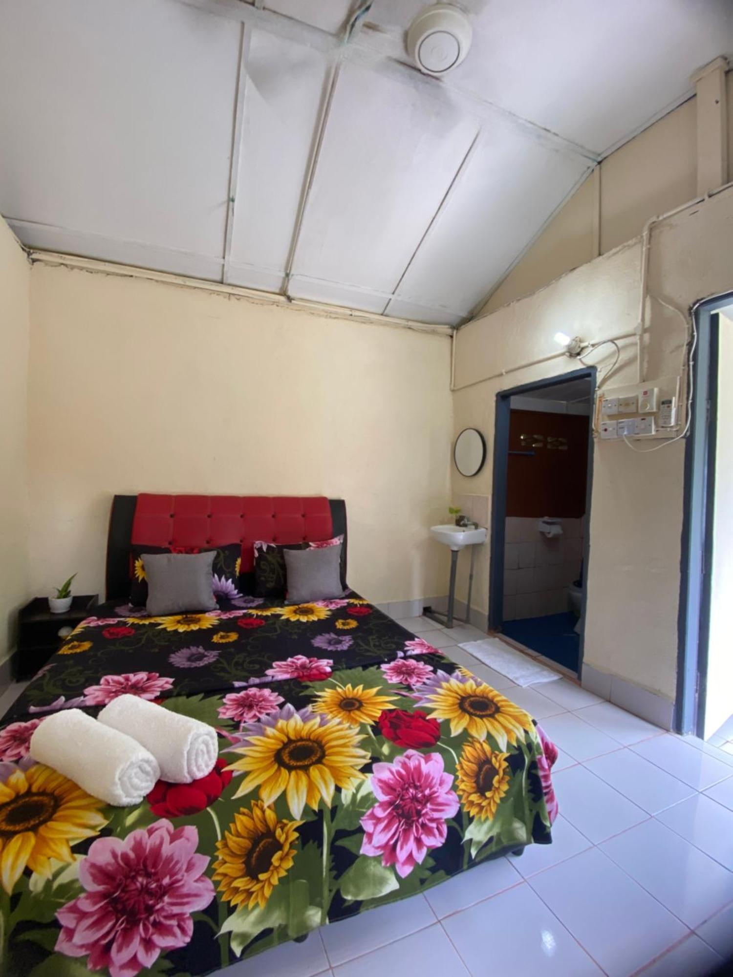 Durian Chalet Kuala Tahan Exterior photo